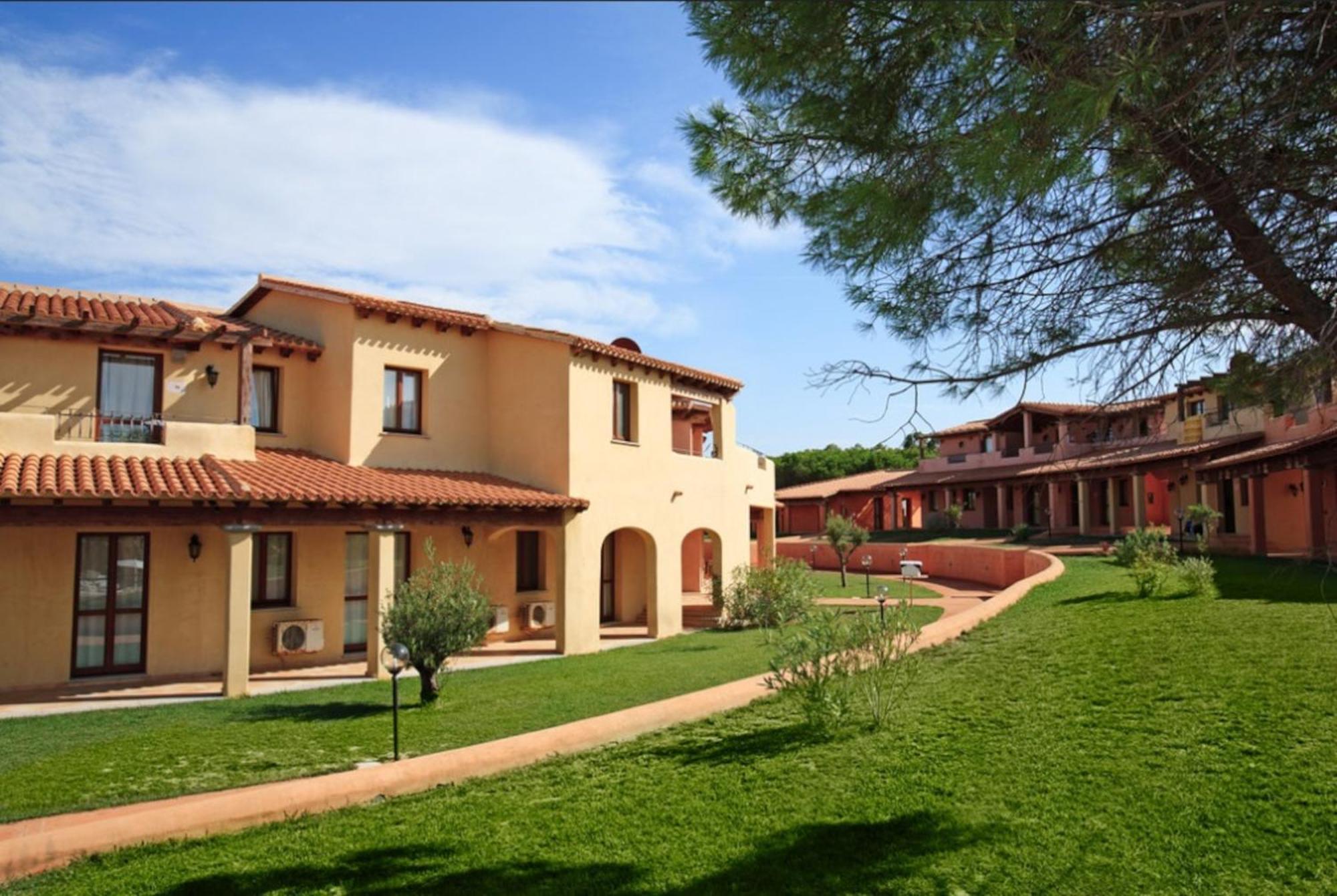 Residence Baia Dei Mirti Vignola Mare Exterior photo