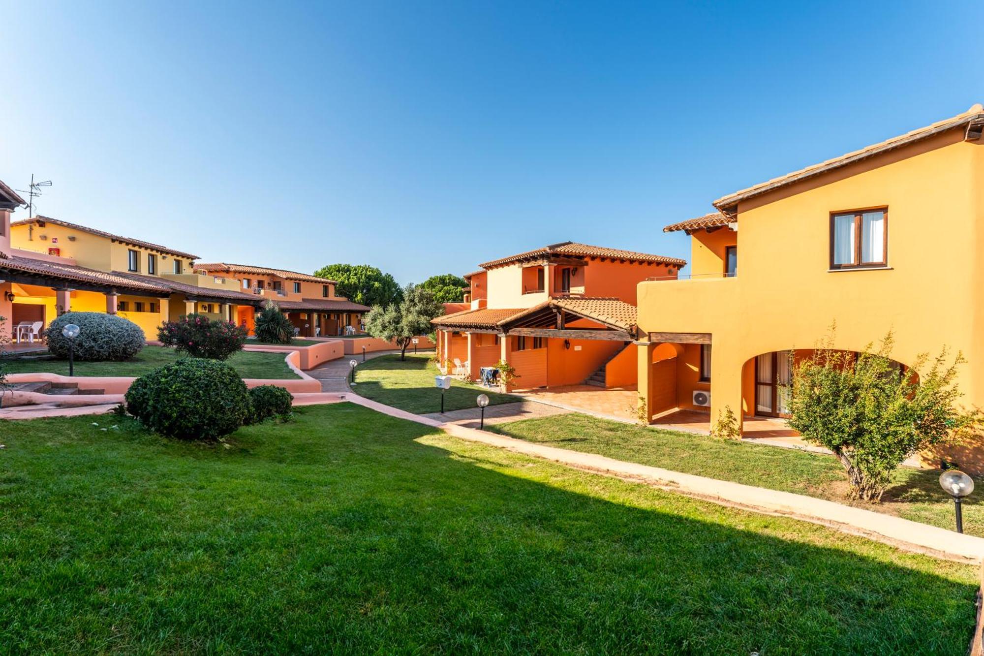 Residence Baia Dei Mirti Vignola Mare Exterior photo
