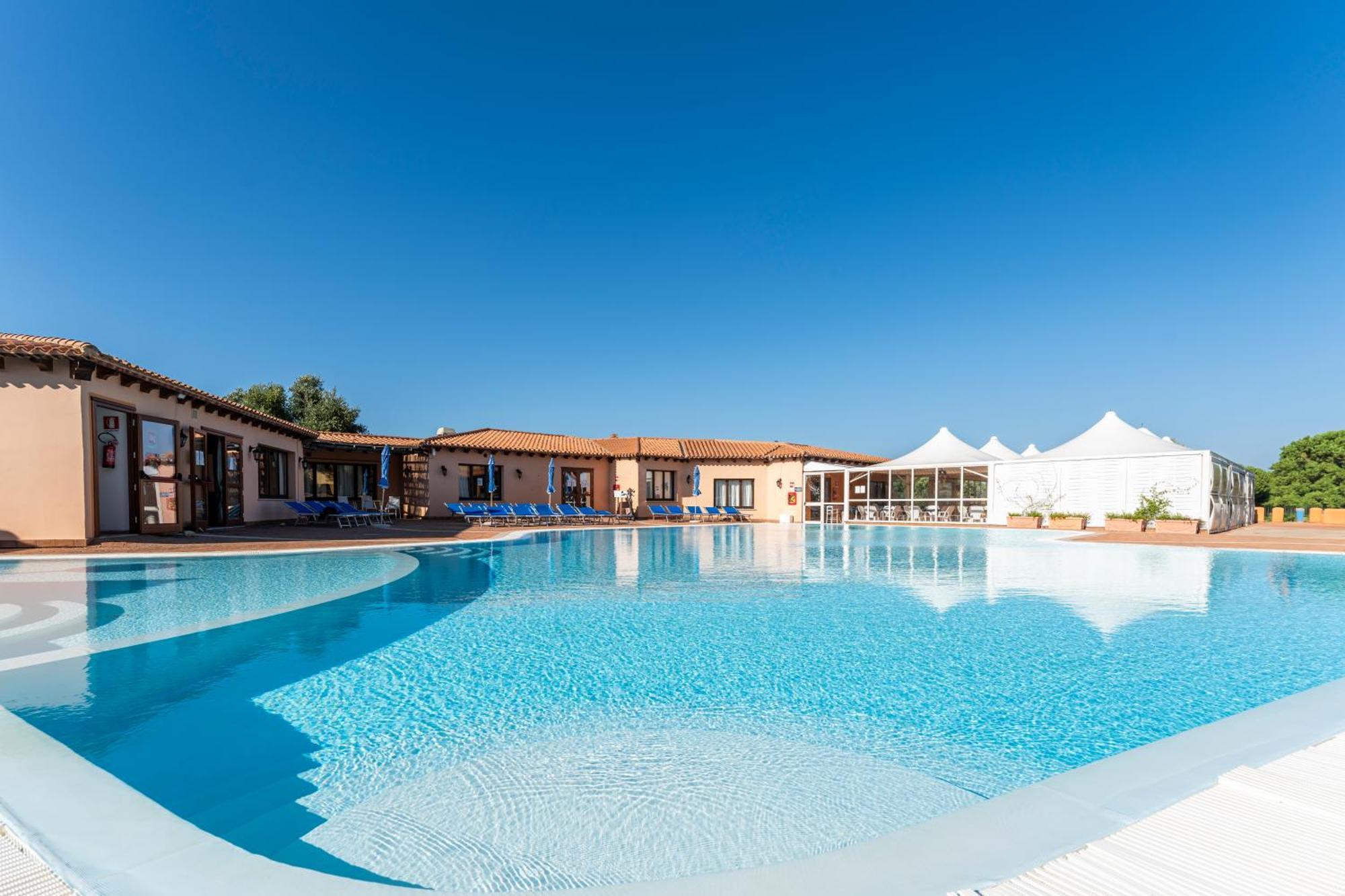 Residence Baia Dei Mirti Vignola Mare Exterior photo