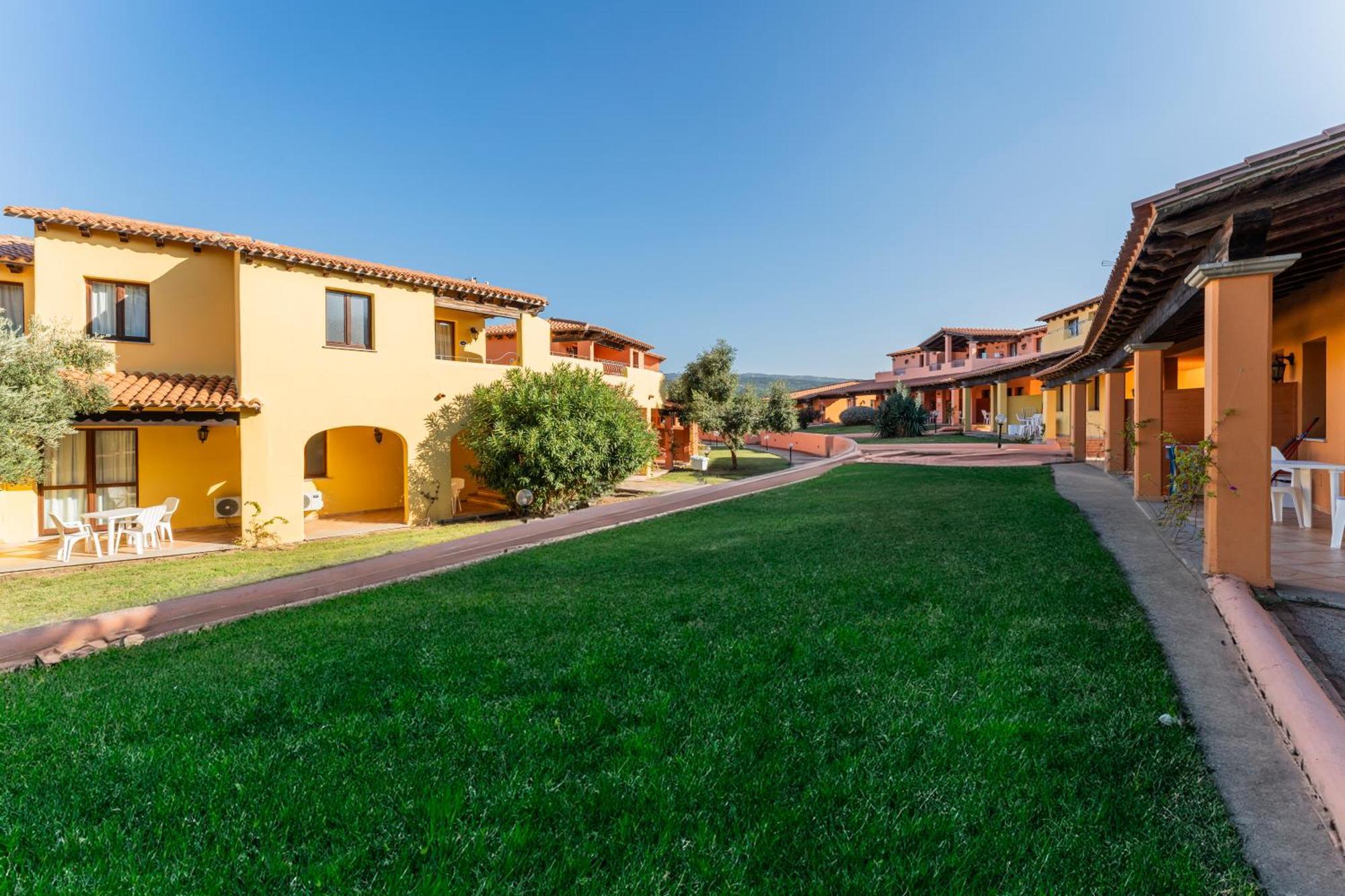 Residence Baia Dei Mirti Vignola Mare Exterior photo