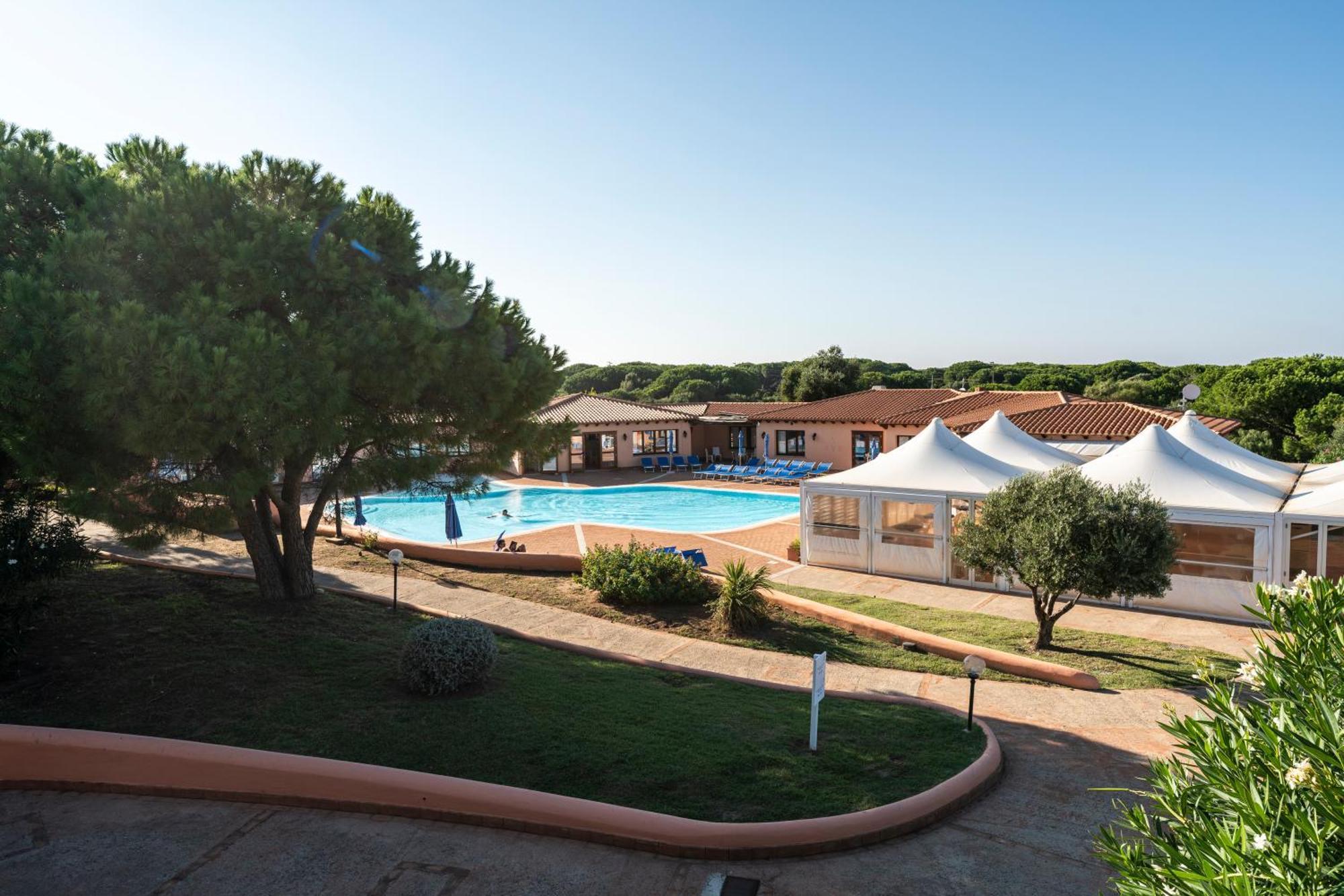 Residence Baia Dei Mirti Vignola Mare Exterior photo