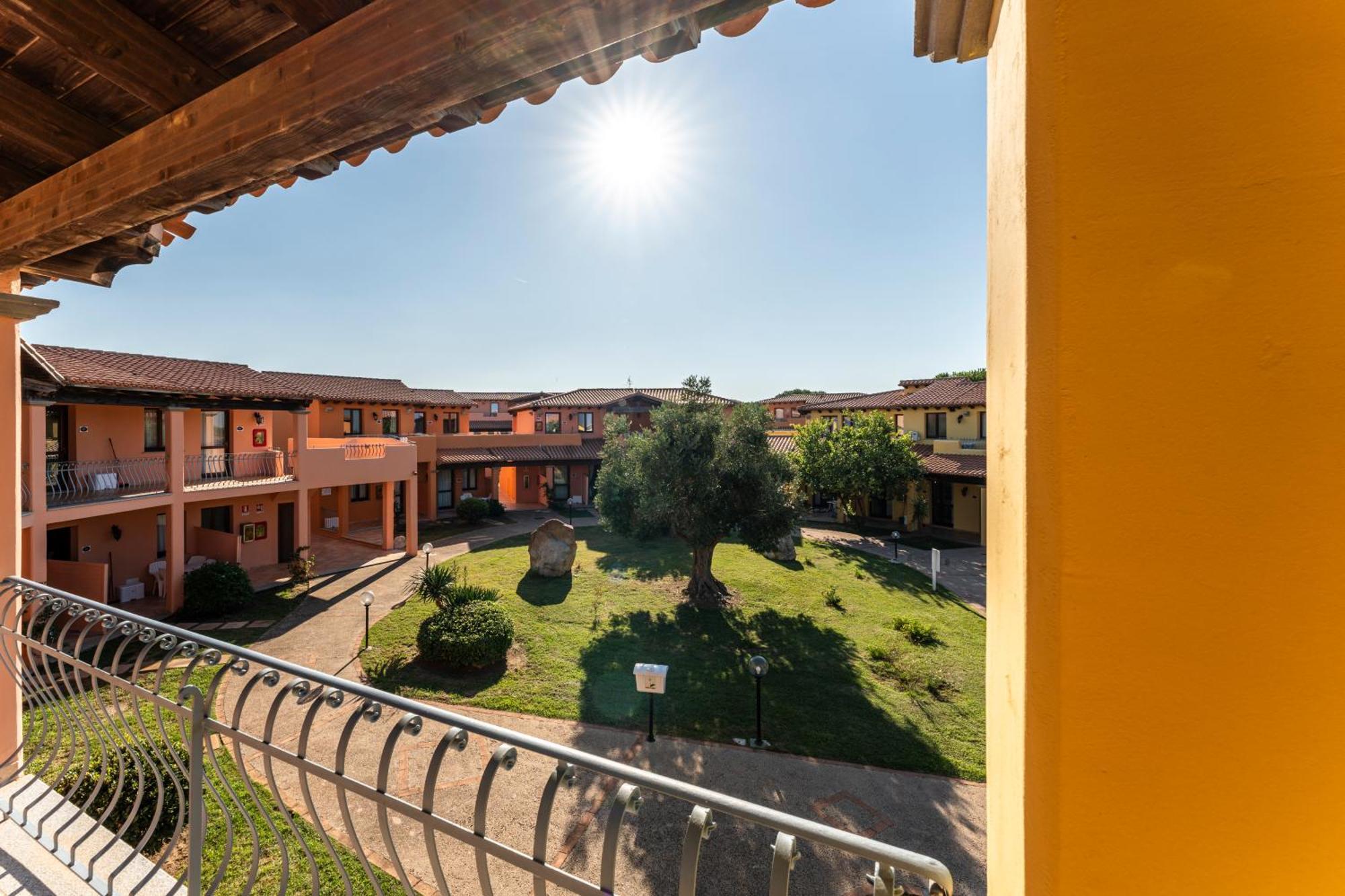 Residence Baia Dei Mirti Vignola Mare Exterior photo