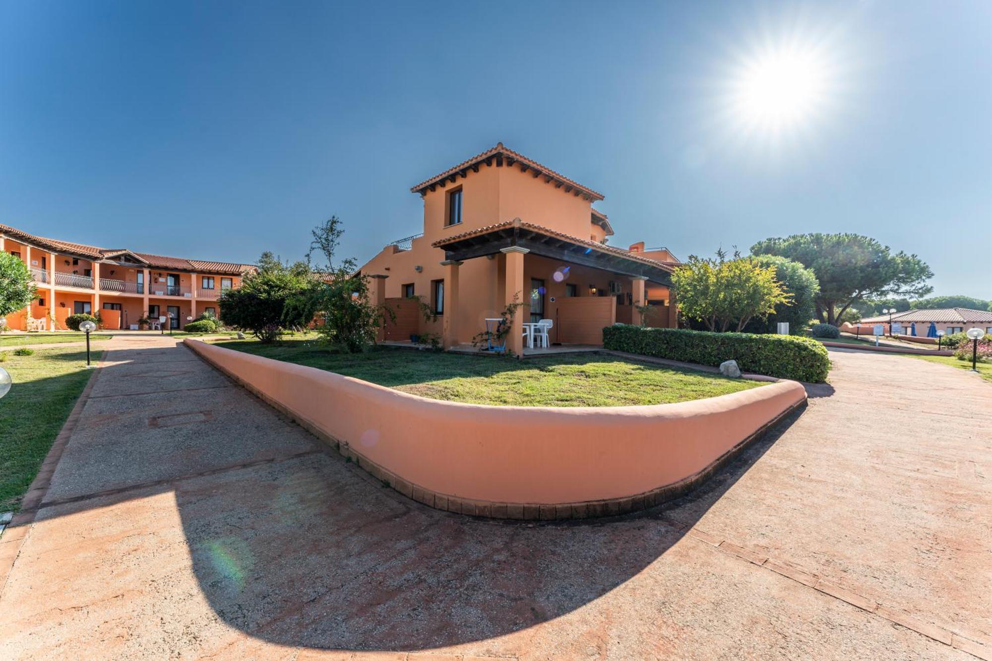 Residence Baia Dei Mirti Vignola Mare Exterior photo
