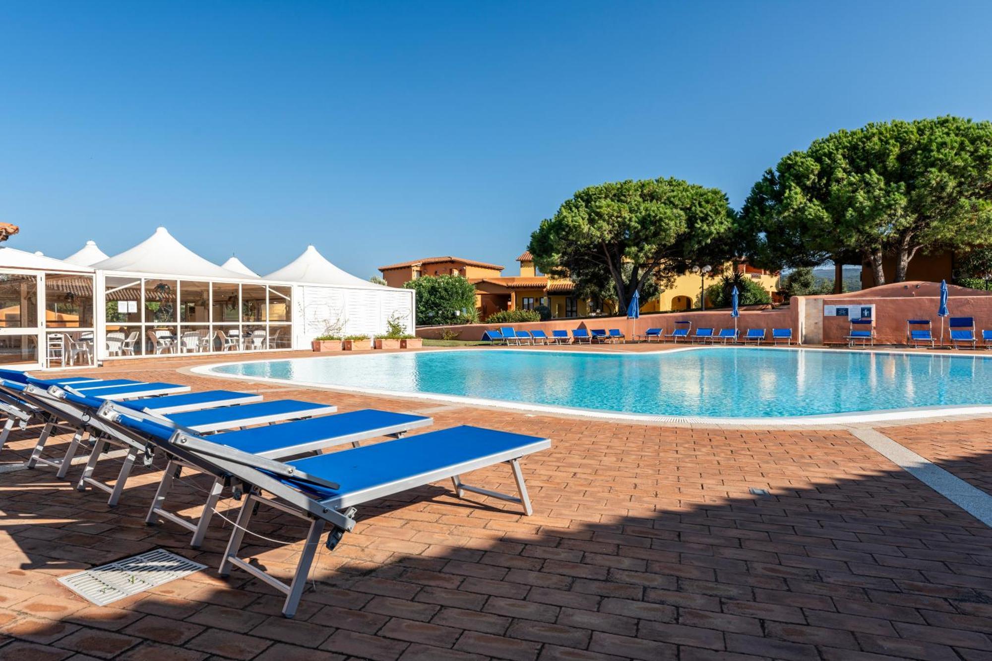Residence Baia Dei Mirti Vignola Mare Exterior photo
